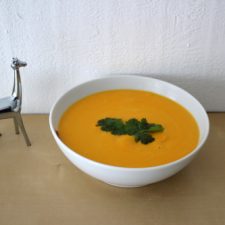 Velouté de carottes à la crème et coriandre