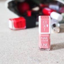 Le cas du vernis à ongles naturel avec UNE Beauty