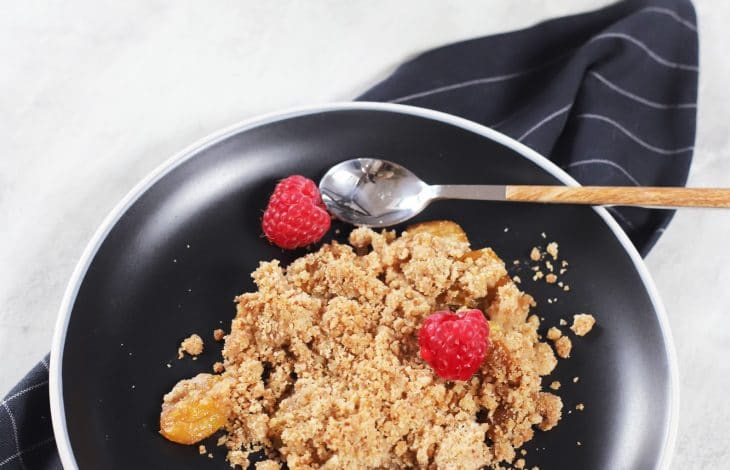 crumble vegan framboises et mirabelles